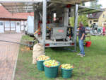 Apfelsaftherstellug auf dem Schützenplatz