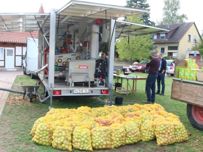 Apfelsaftherstellung auf dem Schützenplatz Eime 2018